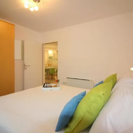 Holiday home Lorena Mit Salzwasser-pool Und Garten In *