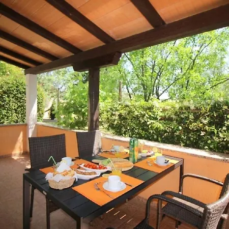 Lorena Mit Salzwasser-pool Und Garten In Holiday home Porec
